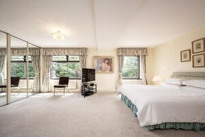 65830 SJW012013098 IMG 05 0000.jpeg