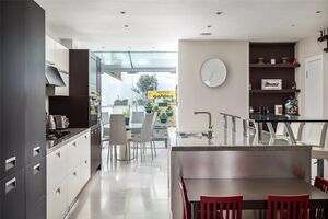 46451 RUS210343 IMG 04 0000.jpeg