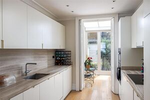 46451 RUS210293 IMG 04 0000.jpeg