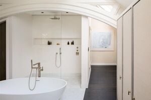 46451 RUS210388 IMG 09 0000.jpeg