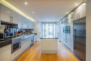 65830 SJW012278822 IMG 06 0000.jpeg